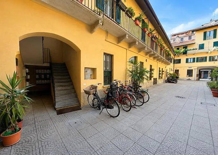 Comecasa Flowery Terraced Apartment